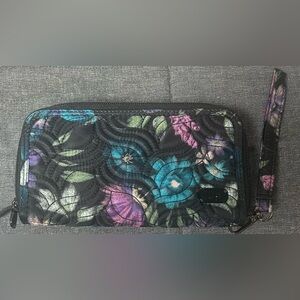LUG Handspring Black Bloom Quilted Zip Around Travel Wallet Wristlet NEW